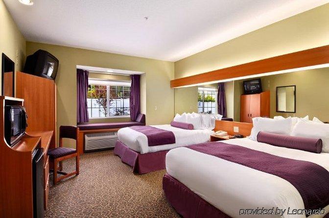 Stay Beyond Inn & Suites Elma Pokój zdjęcie